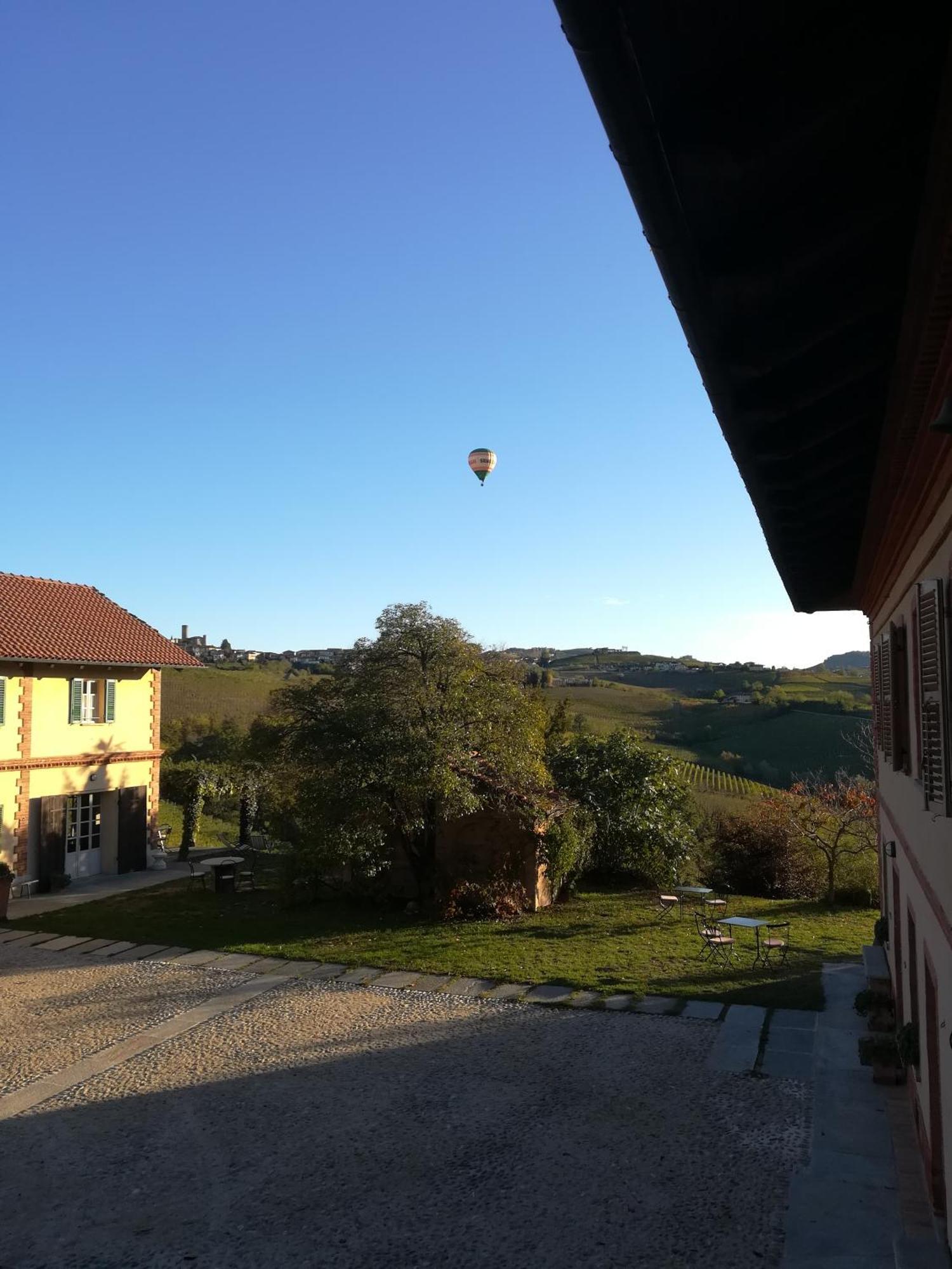 Tenuta Montanello B&B Castiglione Falletto Exteriör bild