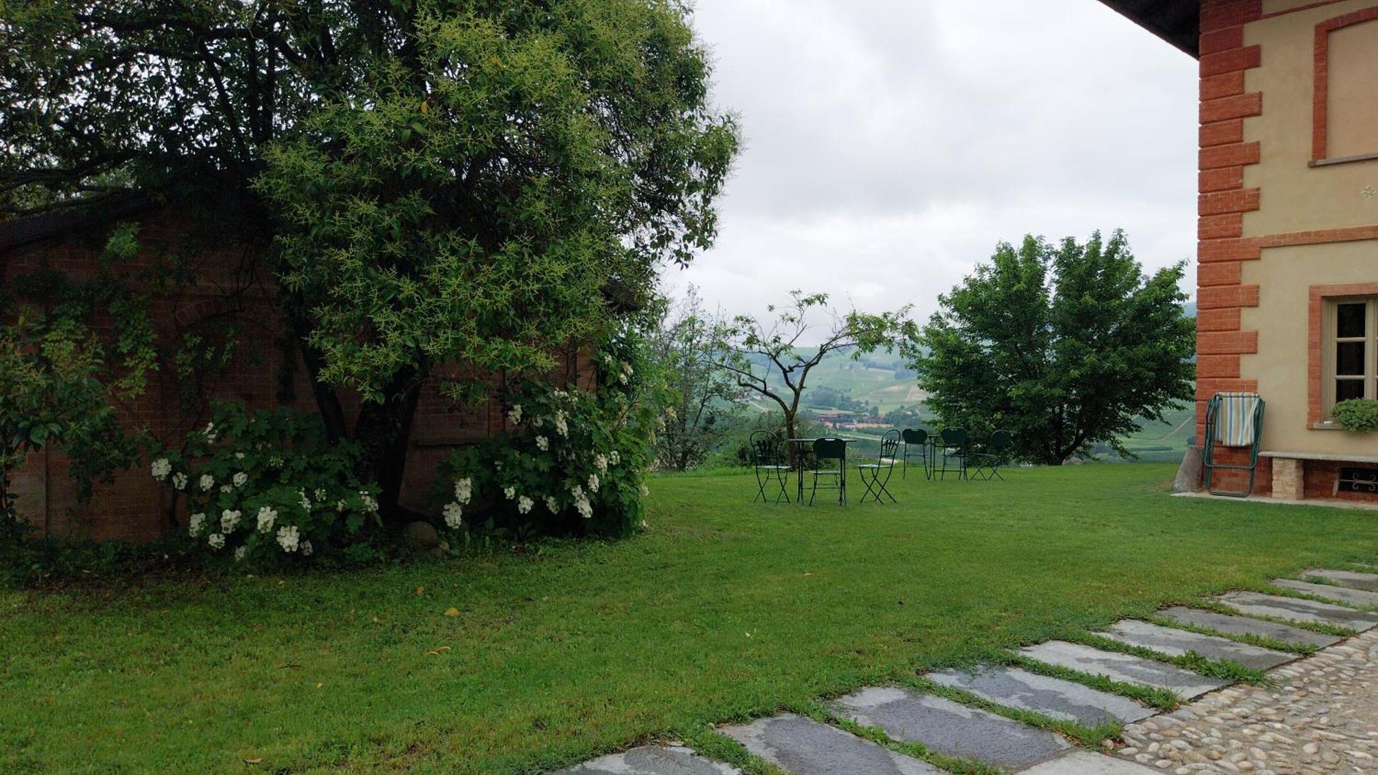 Tenuta Montanello B&B Castiglione Falletto Exteriör bild